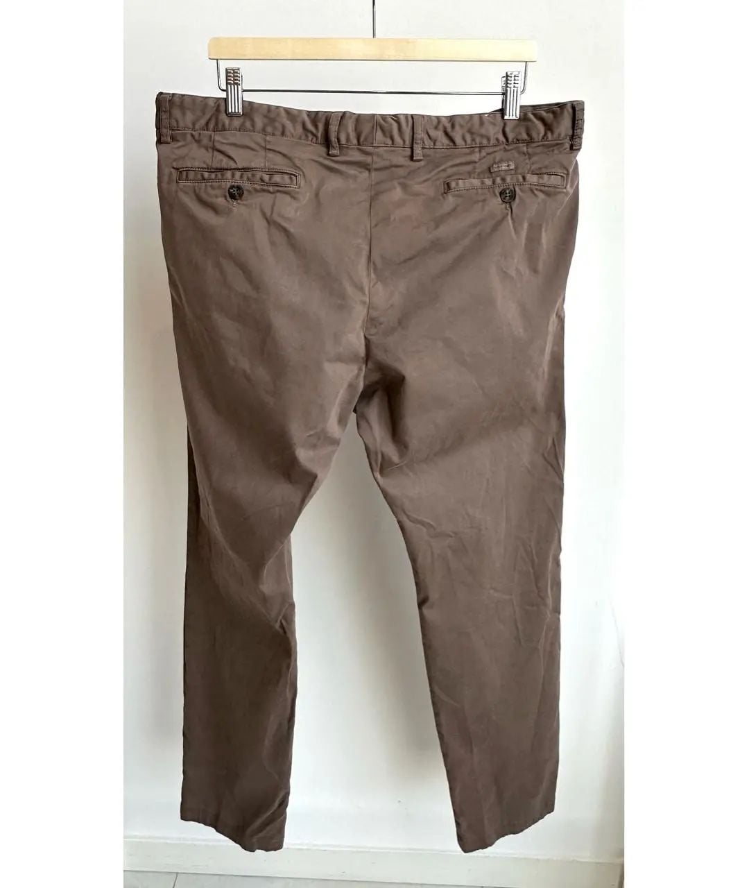 Брюки-чинос