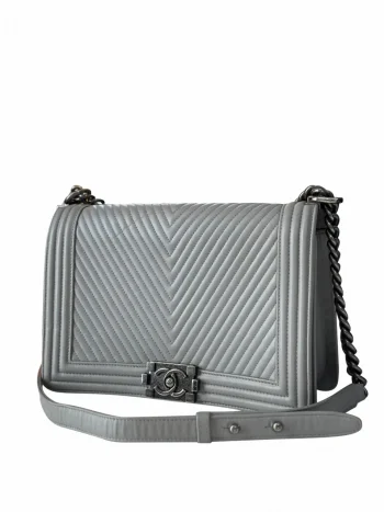 Кожаная сумка CHANEL Boy артикул 19930326