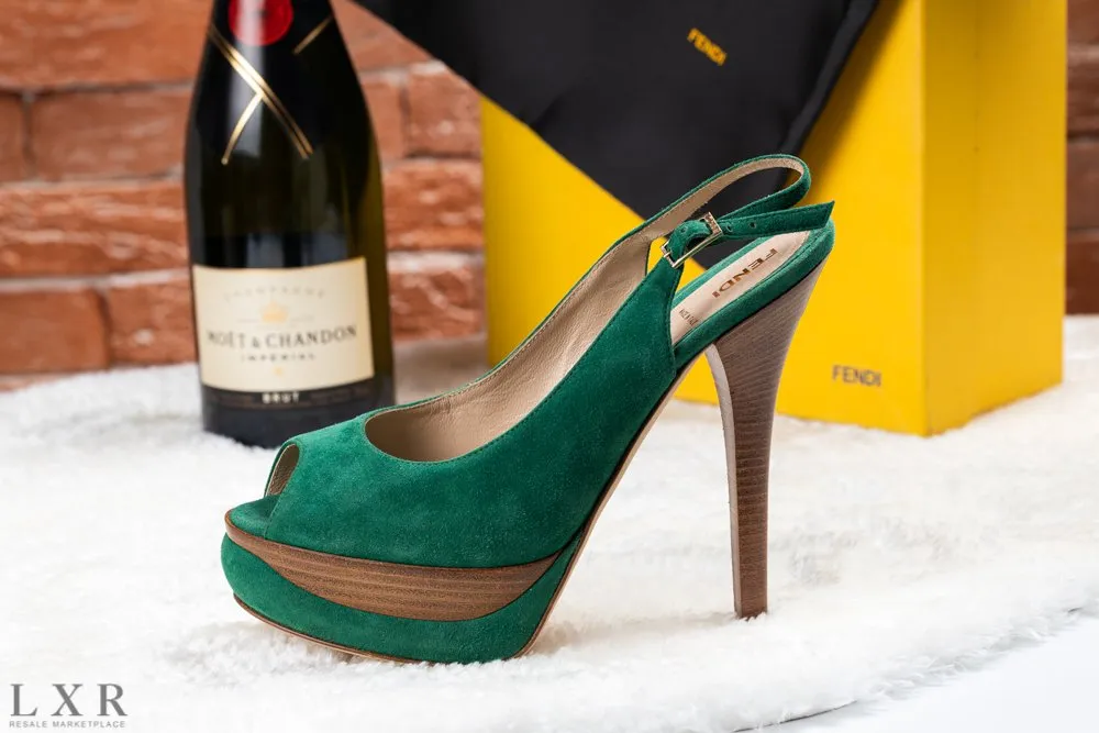 Замшевые босоножки FENDI артикул 8K3761-NBK-F0DEP