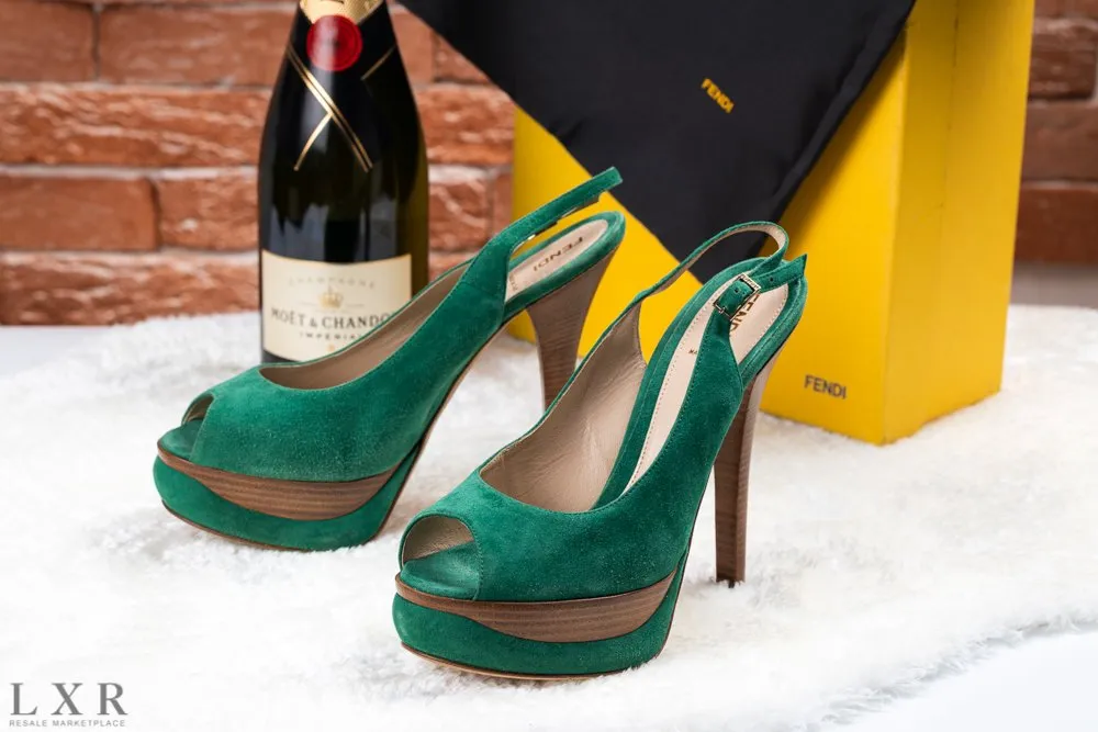 Замшевые босоножки FENDI артикул 8K3761-NBK-F0DEP