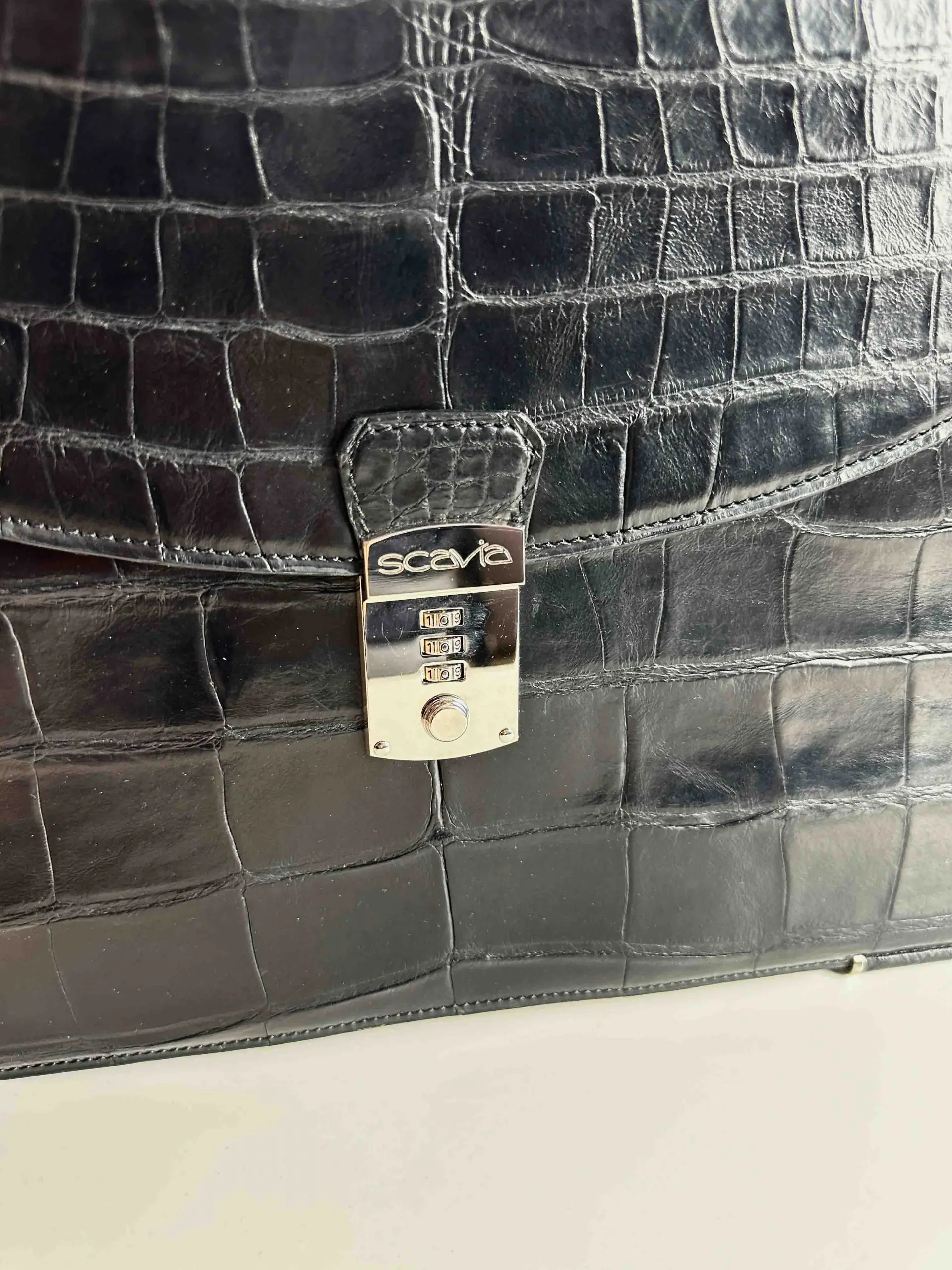 Портфель из кожи аллигатора SCAVIA артикул 1063C