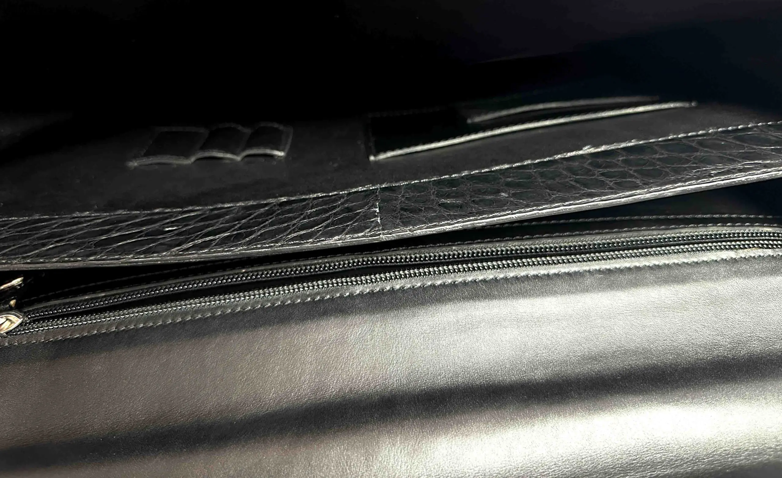 Портфель из кожи аллигатора SCAVIA артикул 1063C