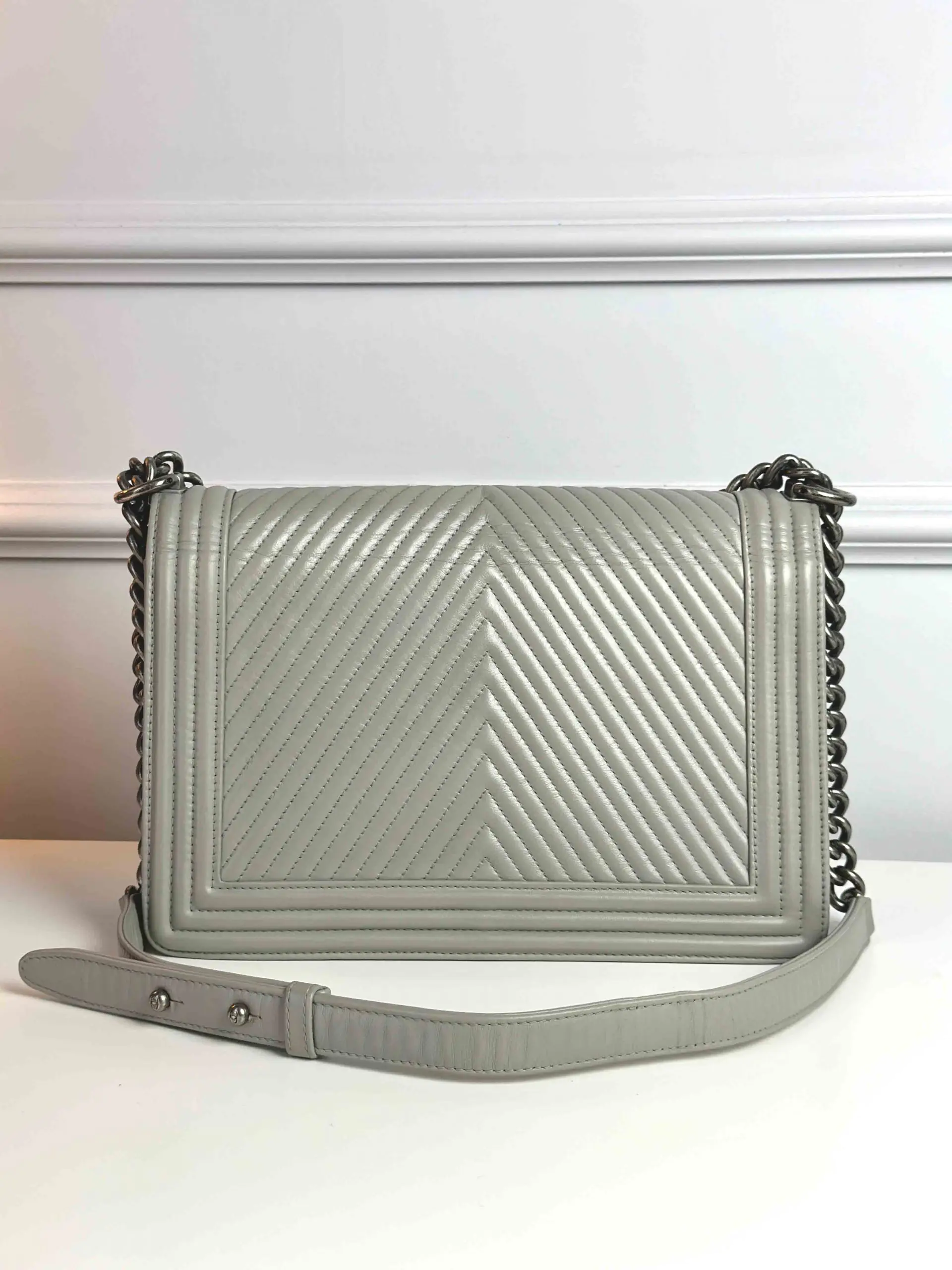 Кожаная сумка CHANEL Boy артикул 19930326