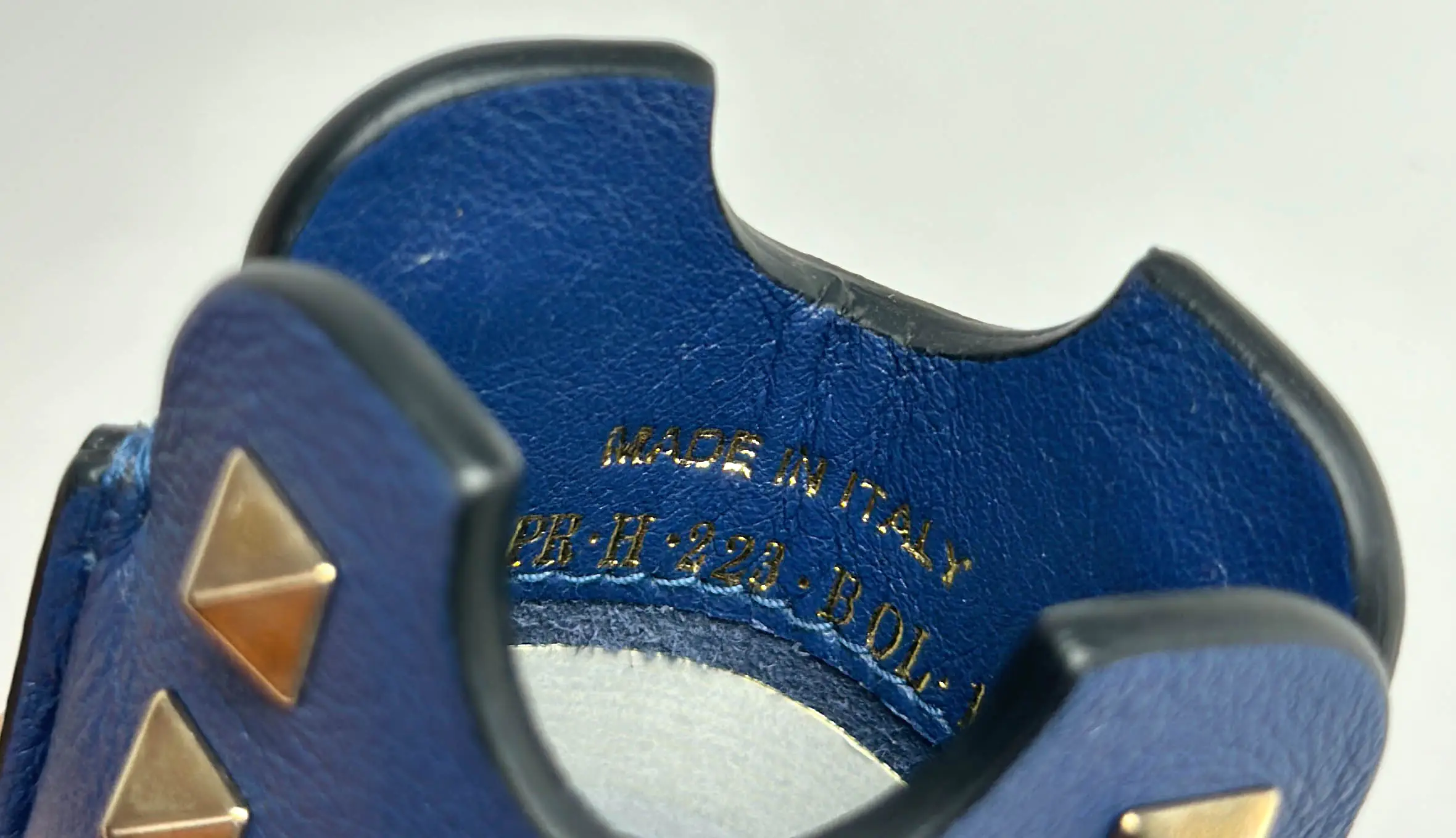 Кожаный чехол VALENTINO артикул HWP00223-ABOL01