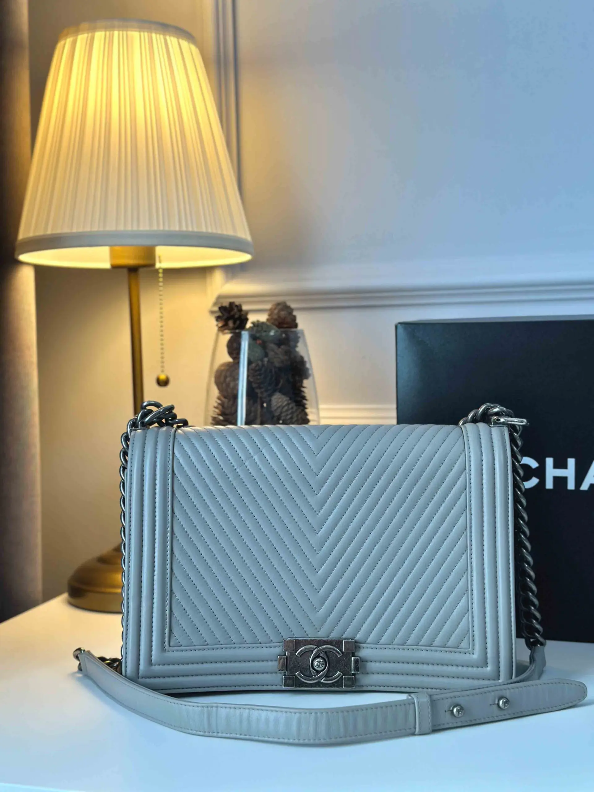 Кожаная сумка CHANEL Boy артикул 19930326