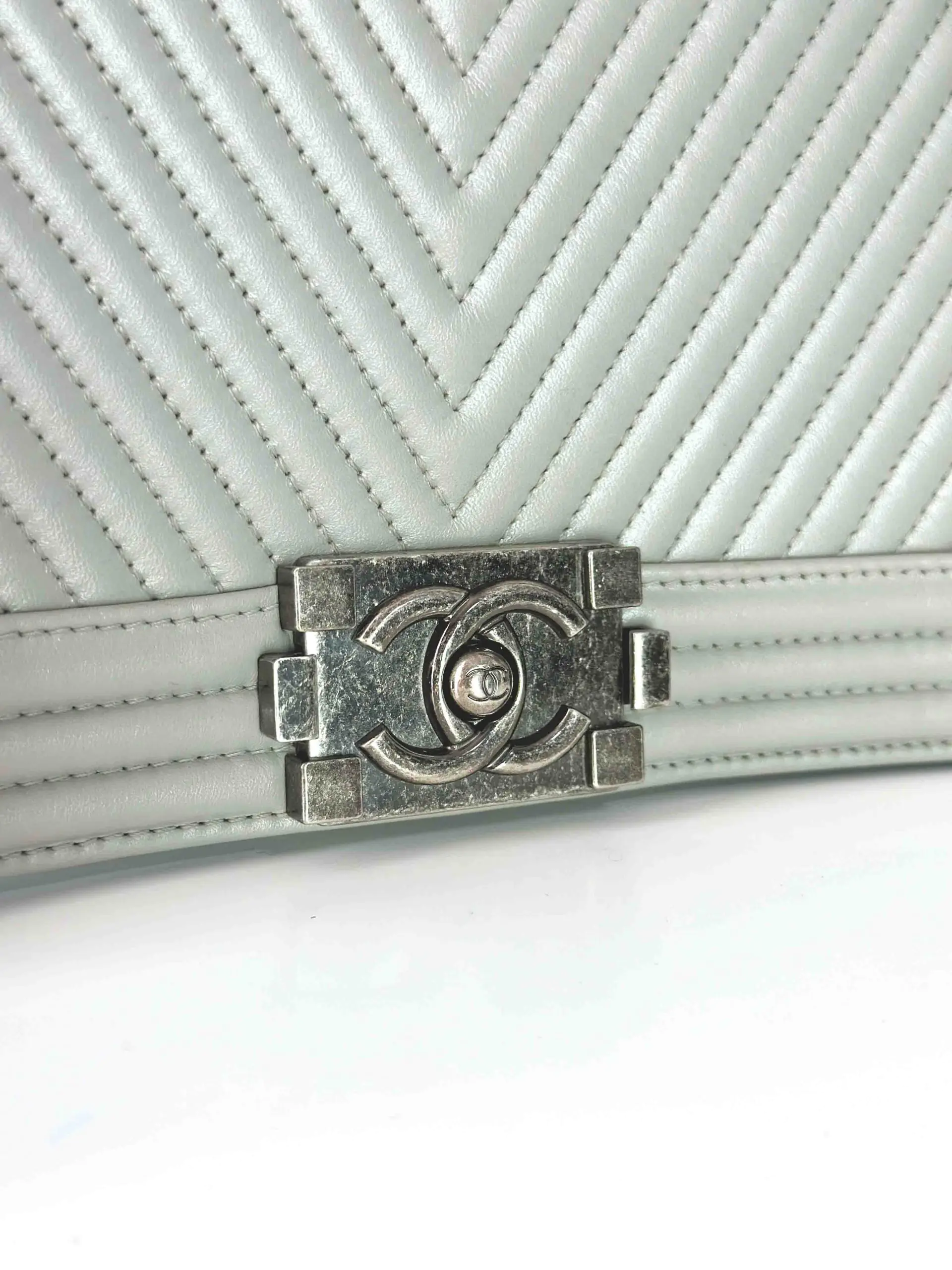 Кожаная сумка CHANEL Boy артикул 19930326