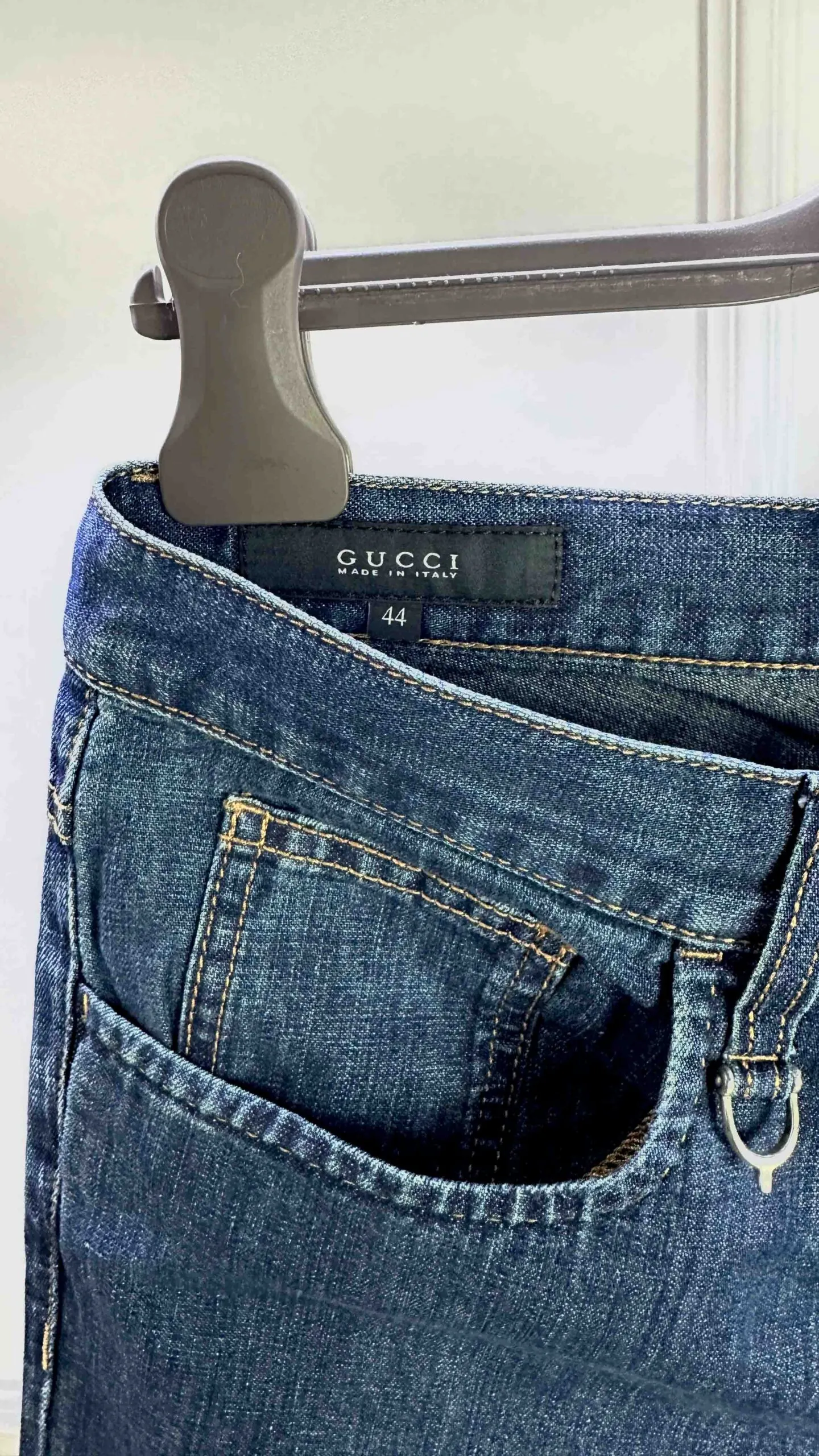 Зауженные джинсы GUCCI артикул 337641-XD047