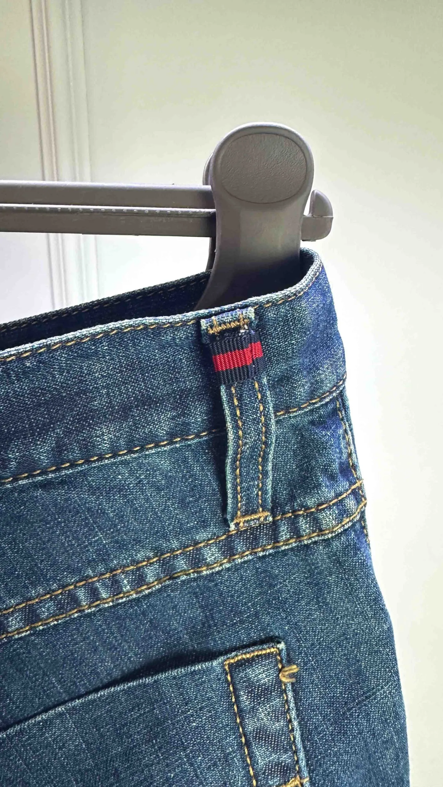 Зауженные джинсы GUCCI артикул 337641-XD047