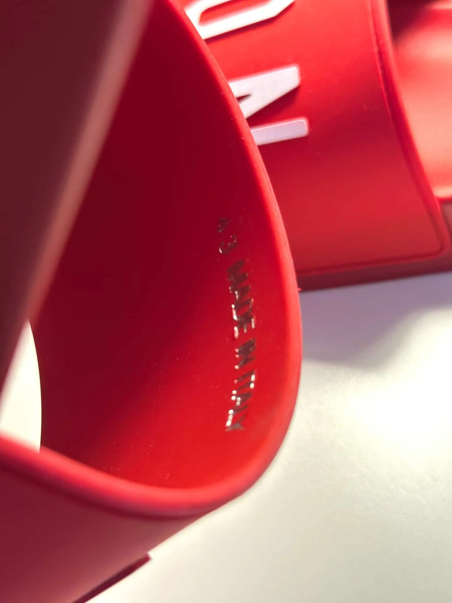 Шлепанцы DSQUARED2 артикул FFM002317